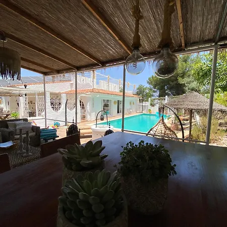 Dos Hermanos Villa