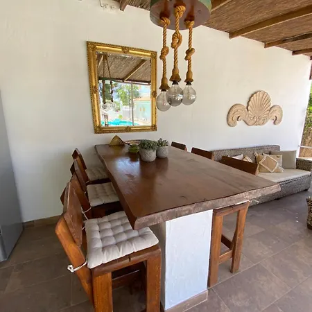 Dos Hermanos Villa