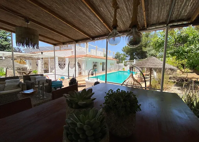 Dos Hermanos Villa