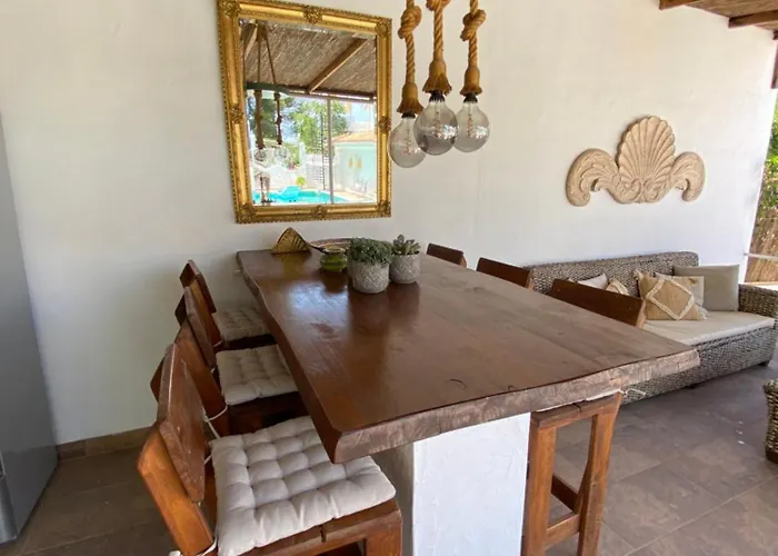 Dos Hermanos Villa
